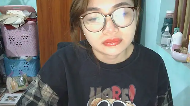 Uhem112 online show from November 2, 2025, 2:44 pm