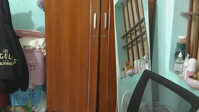 Uhem112 online show from November 11, 2025, 1:44 am