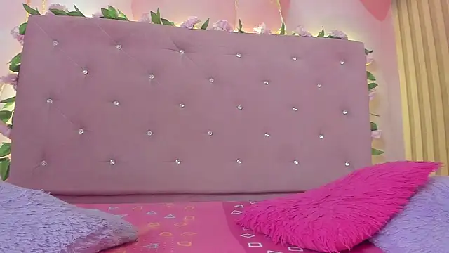 Snapshot of violet_taylor_ chatting on July 8, 2026, 2:13 am violet taylor online show from July 8, 2026, 2:13 am