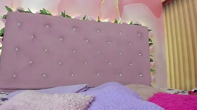 Snapshot of violet_taylor_ chatting on June 3, 2026, 2:23 am violet taylor online show from June 3, 2026, 2:23 am