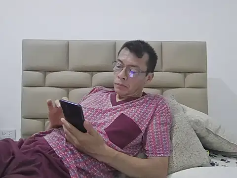 skinnylatino51 online show from March 29, 2026, 12:56 am