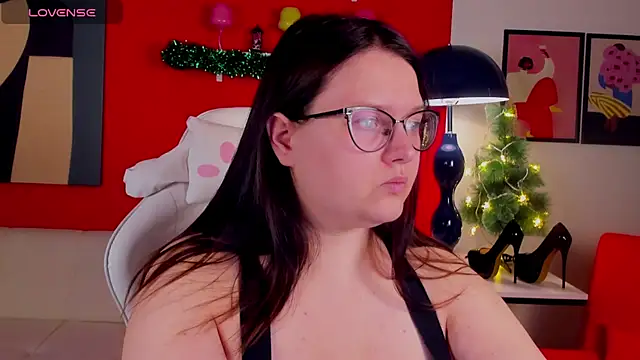 HelenDanvers online show from December 16, 2025, 9:57 am