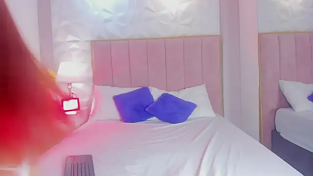 Nina young  online show from November 18, 2025, 3:54 am