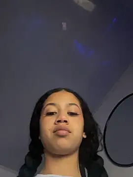 Snapshot of jadee8 chatting on April 18, 2026, 12:24 am jadee8 online show from April 18, 2026, 12:24 am