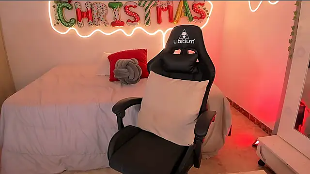 Snapshot of sara_doll77 chatting on December 19, 2025, 12:36 am sara doll77 online show from December 19, 2025, 12:36 am