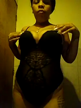 Snapshot of Esperanza_13 chatting on May 5, 2026, 11:19 pm Esperanza 13 online show from May 5, 2026, 11:19 pm