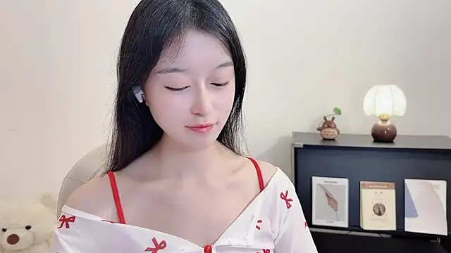 Onechestnut online show from October 15, 2025, 1:30 pm