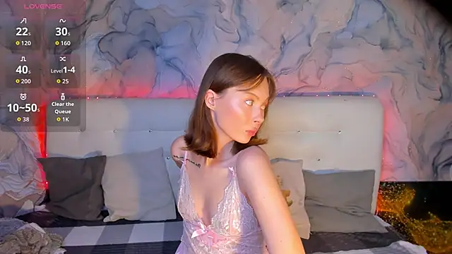 LolaMeddisson online show from February 6, 2026, 9:00 pm