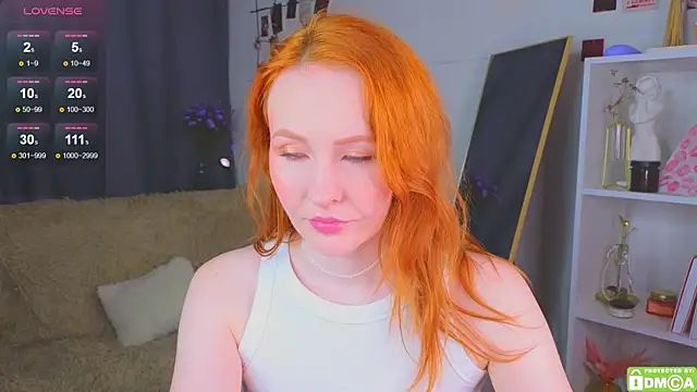 JoyceJones online show from September 29, 2025, 7:19 pm