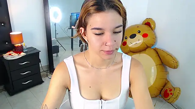 miascarlet 16 online show from December 22, 2025, 1:33 pm