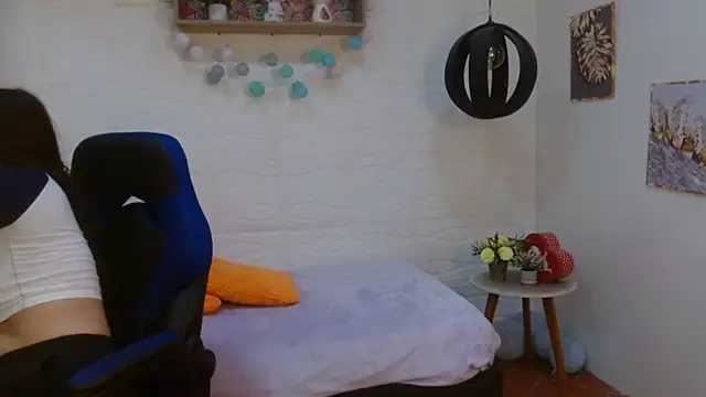 tulunaroja online show from October 14, 2025, 8:53 pm