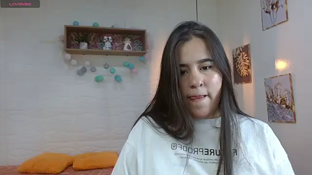 tulunaroja online show from November 7, 2025, 7:29 pm