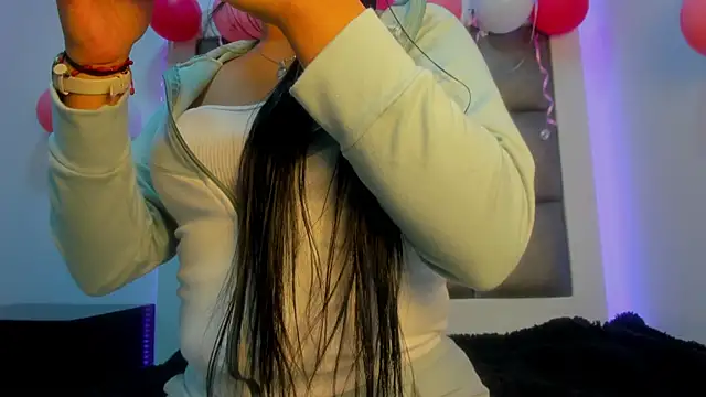 Mia lopez   online show from November 7, 2025, 12:31 pm