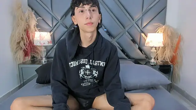 Milan LewisS online show from October 17, 2025, 12:18 pm