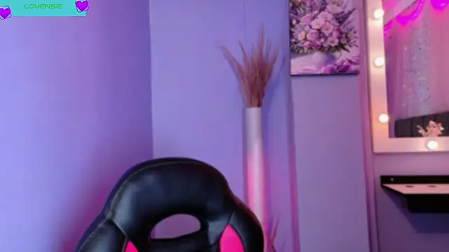 Snapshot of NataliaPrada_s chatting on December 17, 2025, 4:23 pm NataliaPrada s online show from December 17, 2025, 4:23 pm