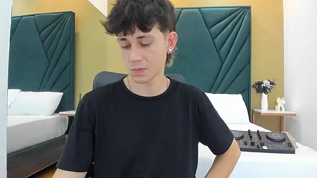 Michael blue online show from April 7, 2026, 8:32 pm