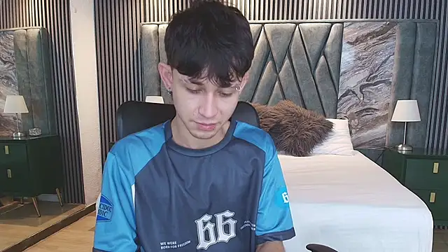 Michael blue online show from March 31, 2026, 6:43 pm