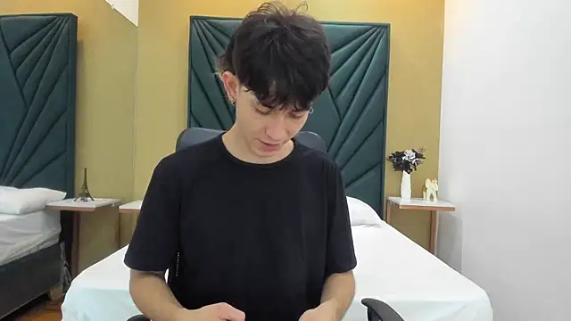 Michael blue online show from April 1, 2026, 7:33 pm