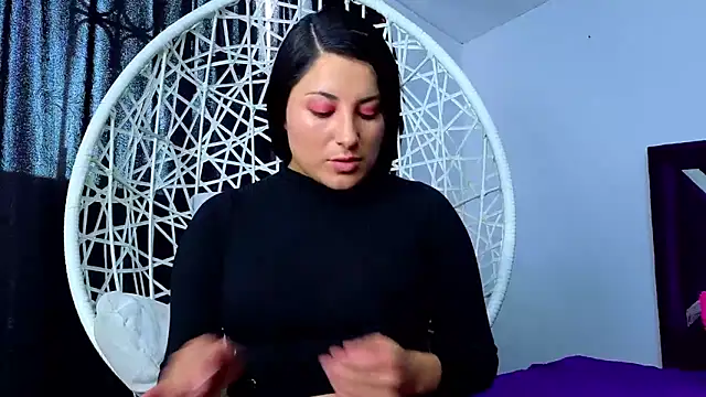 cuteeimy online show from December 17, 2025, 6:57 pm