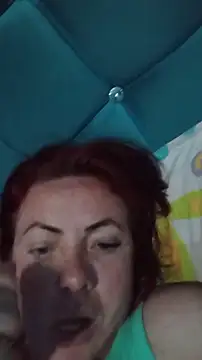 carolinhe  online show from November 17, 2025, 3:27 pm