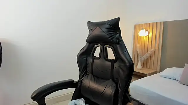 carlina 15 online show from October 17, 2025, 12:29 pm