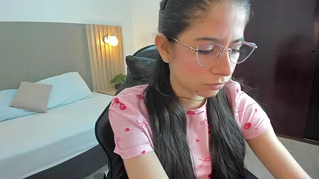 carlina 15 online show from November 28, 2025, 12:16 pm