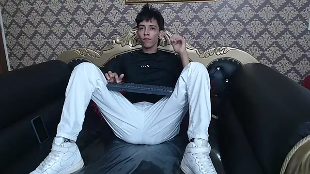 Snapshot of Sebas_cat chatting on September 30, 2025, 8:59 pm Sebas cat online show from September 30, 2025, 8:59 pm