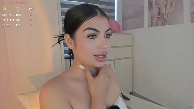 EmmyKenner online show from October 28, 2025, 11:31 am