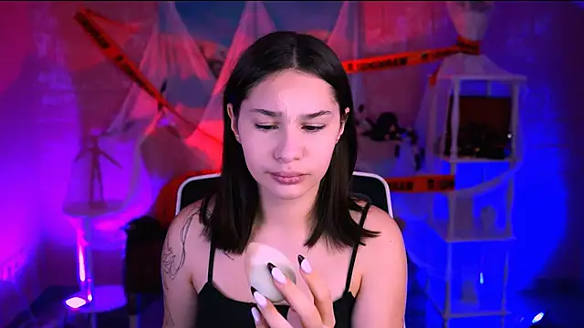 KimClarks  online show from October 30, 2025, 12:47 pm