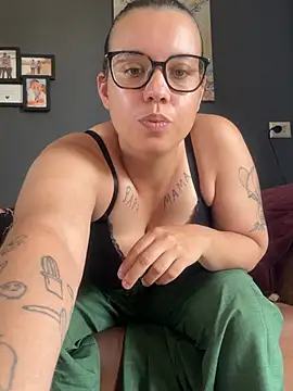 mysteriousmilf online show from June 26, 2026, 9:15 am
