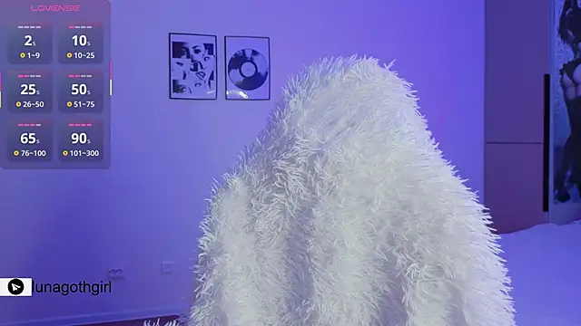 IamLuna2006 online show from April 15, 2026, 5:02 am