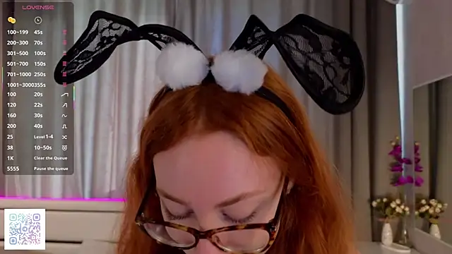 VeronaHascall online show from October 2, 2025, 4:16 am