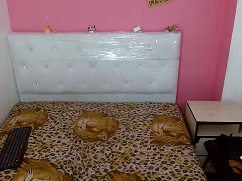 Snapshot of x_isabella_x chatting on January 6, 2026, 7:40 pm x isabella x online show from January 6, 2026, 7:40 pm