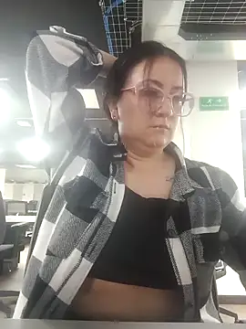 Romina693 online show from November 9, 2025, 6:28 am