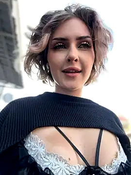 KellyKeler online show from November 7, 2025, 11:37 am