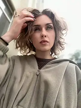 KellyKeler online show from October 18, 2025, 1:02 pm