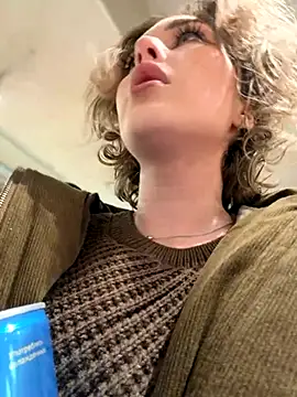 KellyKeler online show from November 17, 2025, 12:20 pm