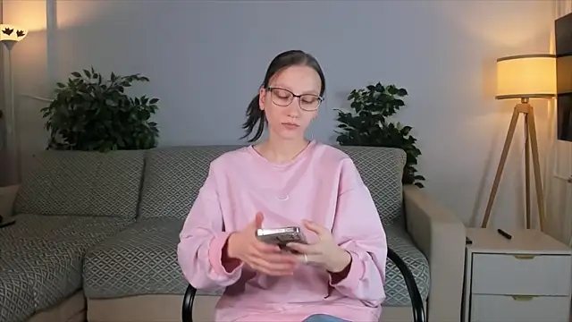 AnnisGelI online show from December 2, 2025, 1:35 pm