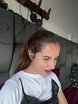 Snapshot of AllieYourGirl chatting on December 14, 2025, 10:37 pm AllieYourGirl online show from December 14, 2025, 10:37 pm