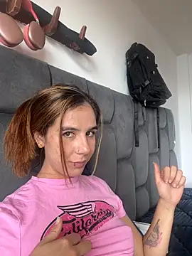 AllieYourGirl online show from November 18, 2025, 6:22 pm