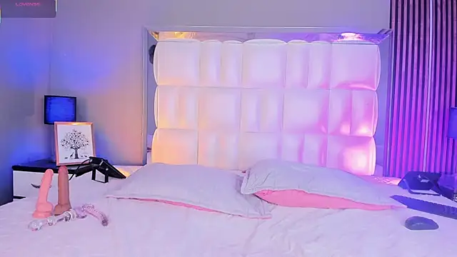 SwettRenata  online show from February 13, 2026, 12:21 am