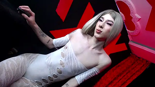 abrilbigcock online show from October 20, 2025, 4:25 am