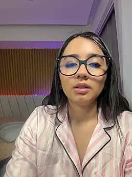 Snapshot of Michelle_Zoe chatting on May 16, 2026, 2:10 am Michelle Zoe online show from May 16, 2026, 2:10 am