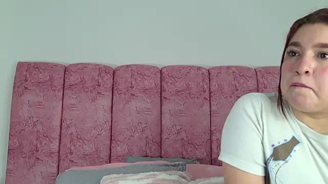 emmacurvy online show from January 9, 2026, 3:02 am