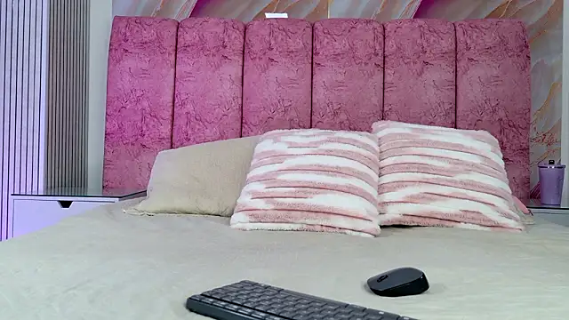 Snapshot of emmacurvy chatting on February 3, 2026, 3:04 am emmacurvy online show from February 3, 2026, 3:04 am