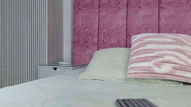 Snapshot of emmacurvy chatting on February 23, 2026, 3:08 am emmacurvy online show from February 23, 2026, 3:08 am