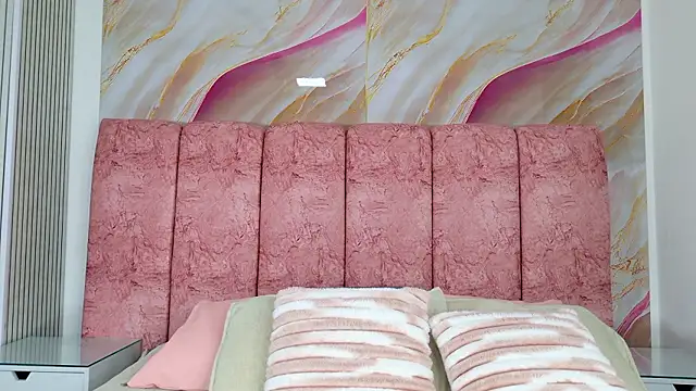 Snapshot of emmacurvy chatting on February 10, 2026, 3:05 am emmacurvy online show from February 10, 2026, 3:05 am