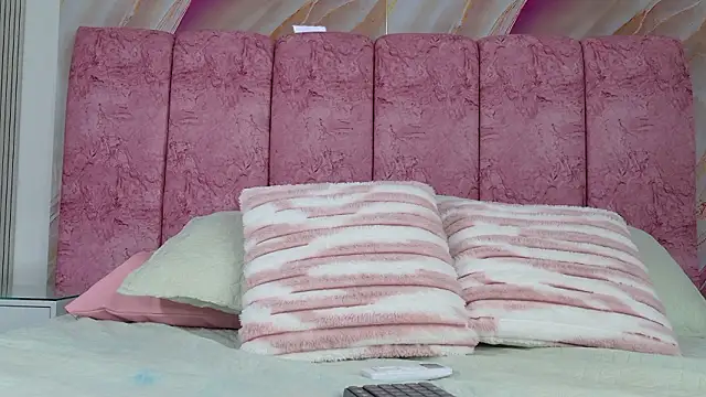 Snapshot of emmacurvy chatting on February 21, 2026, 3:08 am emmacurvy online show from February 21, 2026, 3:08 am