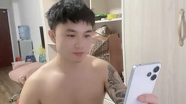 Azyrrgg online show from September 9, 2025, 1:42 pm