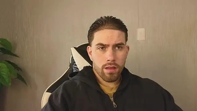 Snapshot of Ades_Lowe chatting on November 15, 2025, 12:09 pm Ades Lowe online show from November 15, 2025, 12:09 pm